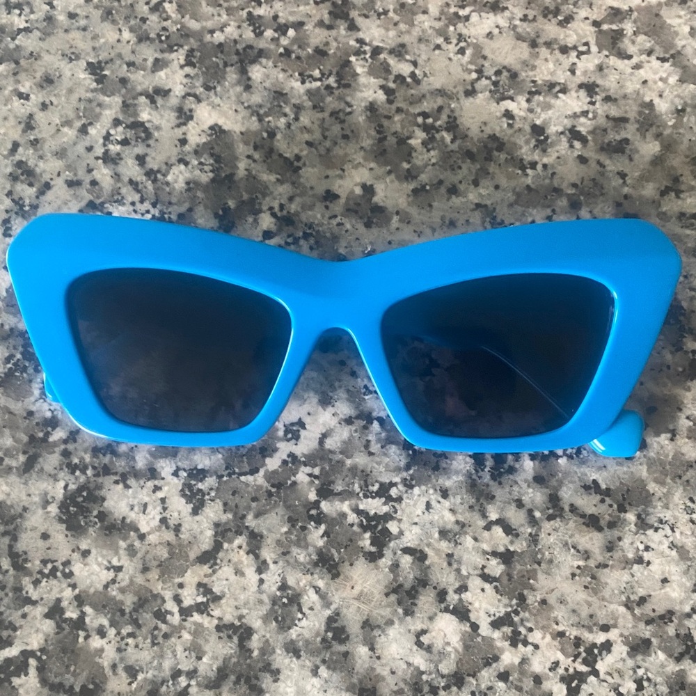 Urban Outfitters bold Cat eye sunglasses